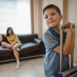 Familia llegando a Madrid con niños para disfrutar de actividades y experiencias en la ciudad